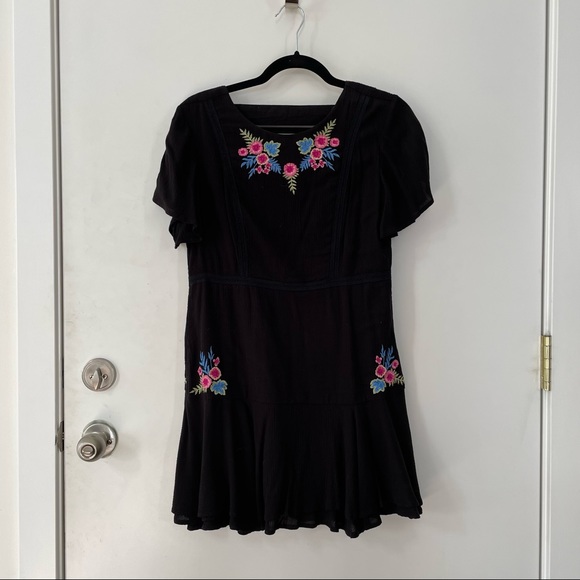 RahiCali Black Mini with Floral Embroidery | Size S - Picture 2 of 3